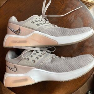 Nike Airmax Bella TR4 Girls size 6.5